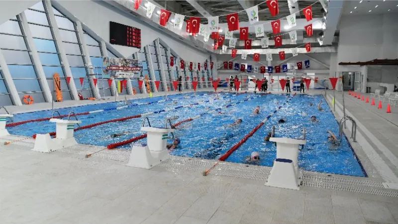 Çayırova'da iftar sonrası ücretsiz havuz keyfi