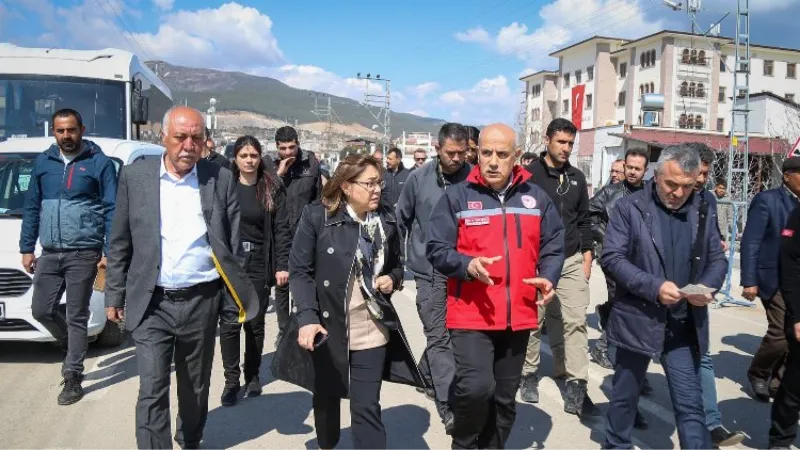 Bakan Kirişçi Gaziantep'te deprem bölgesinde