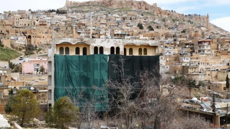 Mardin'in dokusunu bozan binalar yıkılıyor