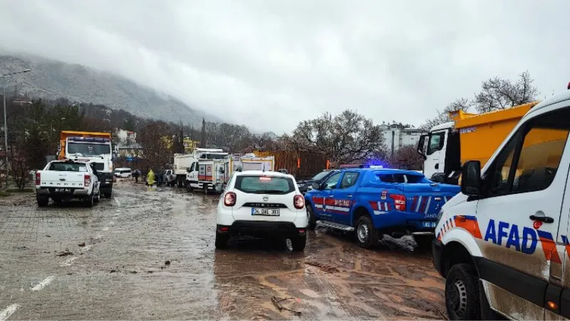 Adıyaman-Çelikhan karayolu geçici olarak araç trafiğine kapatıldı