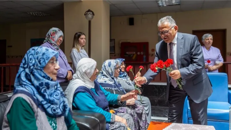 Ulu çınarlara Büyükkılıç'tan saygı