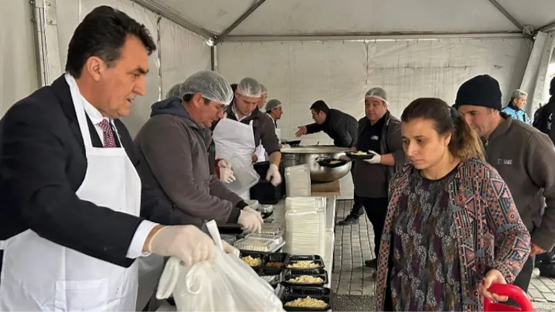 Sıcak iftarlıklar Başkan Dündar'dan