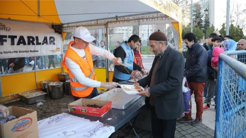 Gaziantep iftarda 15 bin kişiyi ağırlıyor