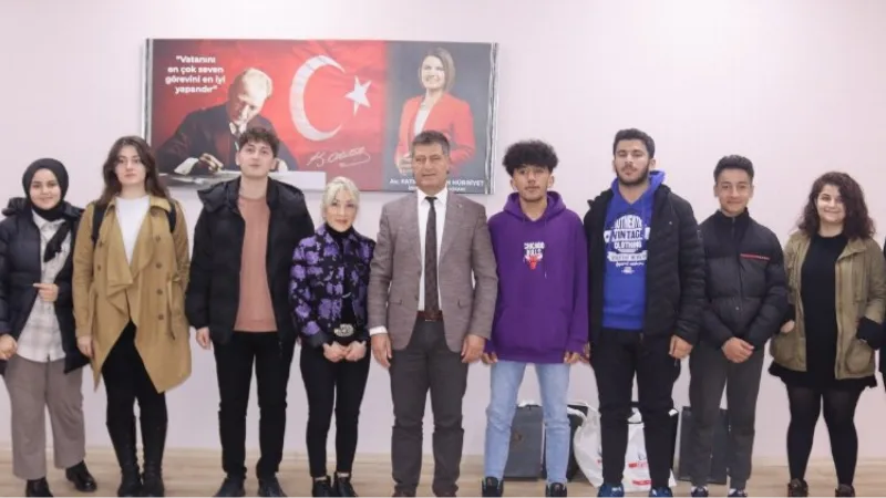 Afetzede öğrencilere sınava hazırlık kitabı İzmit'ten