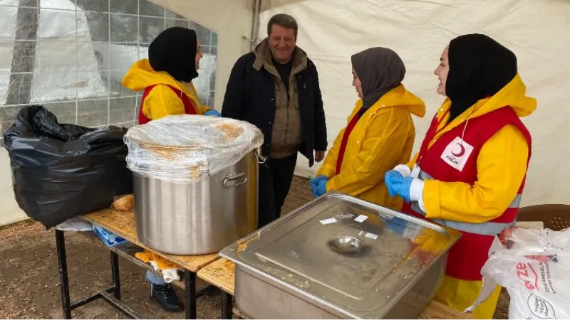 Manisa'nın afet bölgesine desteği sürüyor