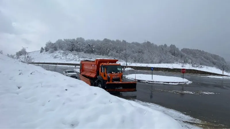 Düzce-Zonguldak yolunda yoğun kar yağışı