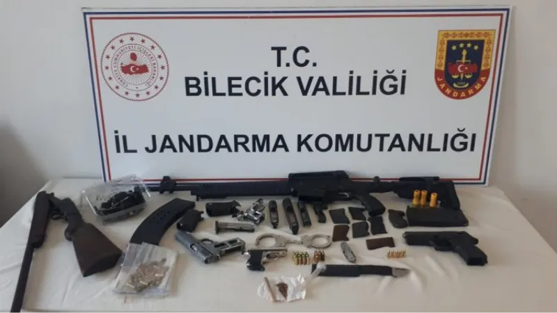 Bilecik Pazaryeri'nde yasa dışı silah ticaretine Jandarma engeli!