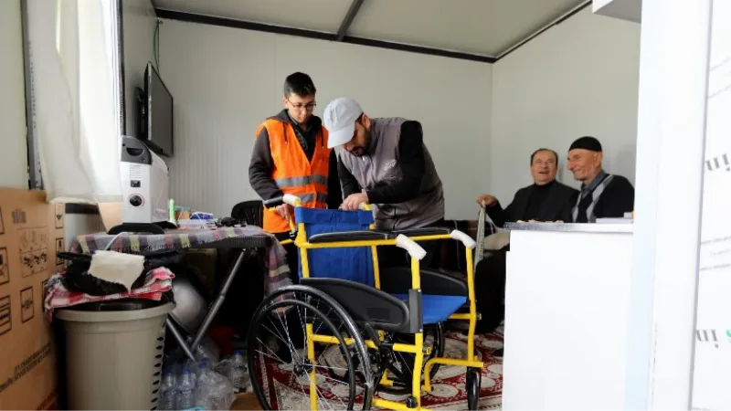 Gaziantep'te depremzedelerin medikal ihtiyaçları onarılıyor