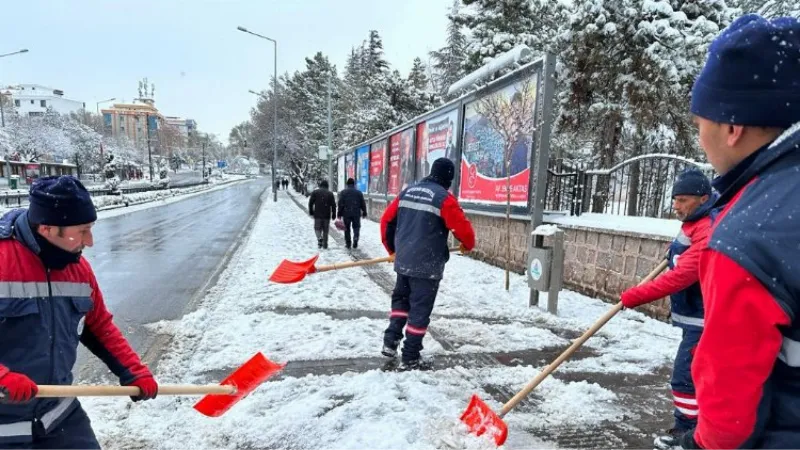 Nevşehir Belediyesi'nden kar mesaisi