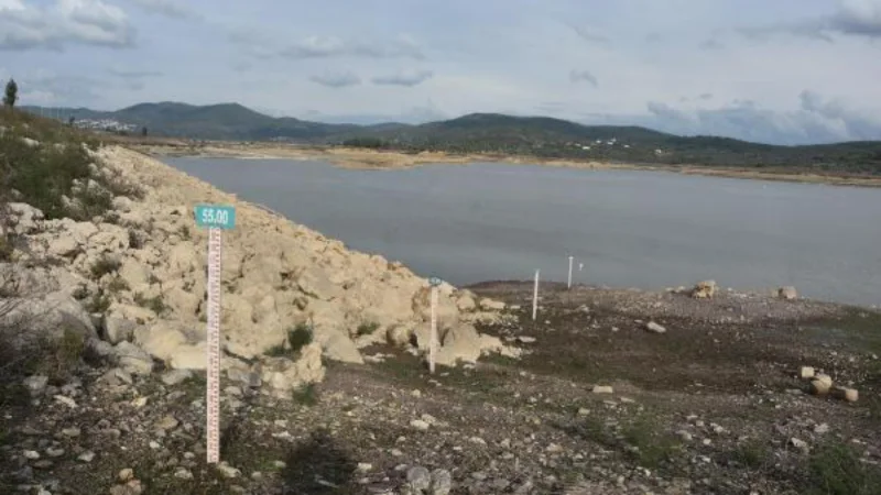 Bodrum barajlarında su seviyesi düştü; eski İzmir kara yolu gün yüzüne çıktı