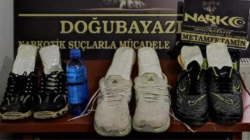 İran'dan giriş yaptılar, ayakkabılarının tabanında uyuşturucu ele geçirildi