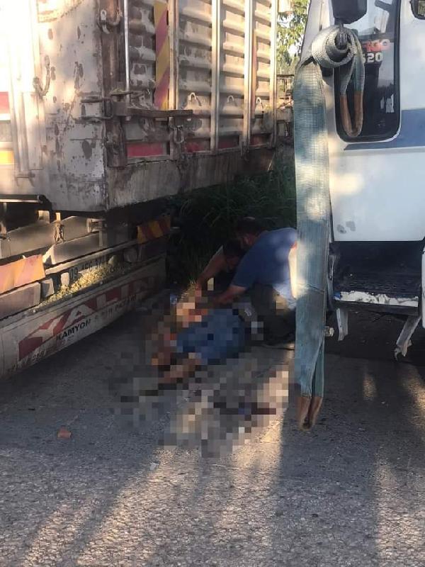 Park halindeki iki kamyondan birinin hareket etmesiyle arada kayıp öldü