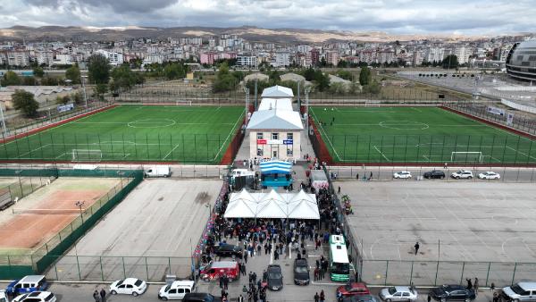 Sivas'ta Amatör Sporevi ve Kompleksi'nin açılışı yapıldı