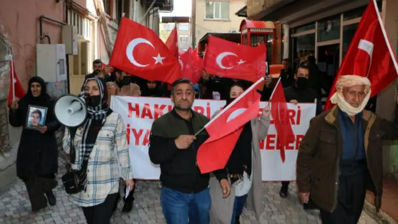 Hakkari'de, ailelerin HDP önündeki eyleminde 37'nci hafta