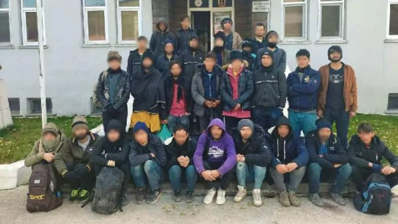 Bitlis'te,  arazide 28 kaçak göçmen yakalandı