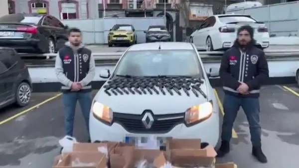 Beyoğlu'nda silah ticareti yapan 4 şüpheli tutuklandı 