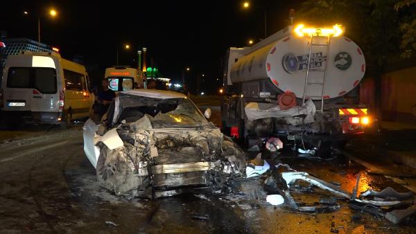 Bursa'da sulama tankerine çarpan otomobil, zincirleme kazaya yol açtı: 1'i ağır 5 yaralı