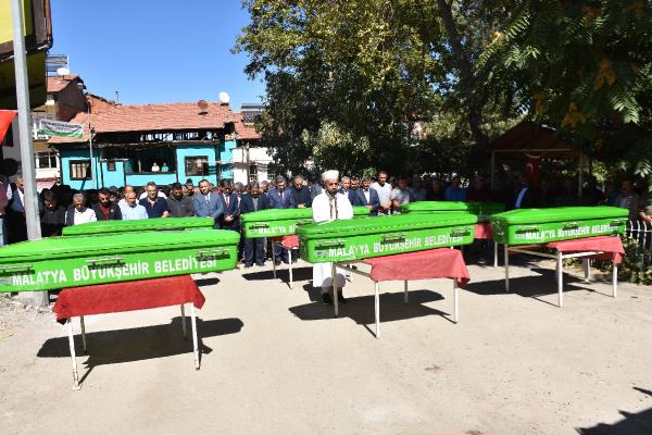Kazada ölen aynı aileden 6 kişi, gözyaşlarıyla son yolculuklarına uğurlandı