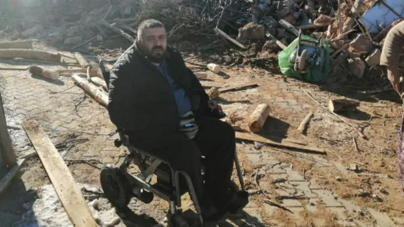 Tekerlekli sandalyedeki Seha, deprem bölgesine yardım götürdü