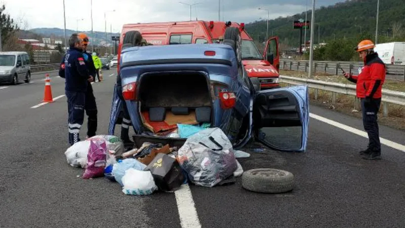 Ciple çarpışıp takla atan otomobildeki anne- oğul yaralı