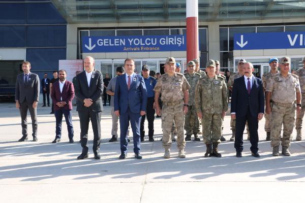 Şehit Uzman Çavuş Remzi Nişan için Yüksekova'da tören düzenlendi
