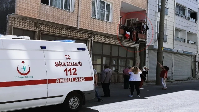3 yaşındaki çocuk oyun oynarken balkondan düştü