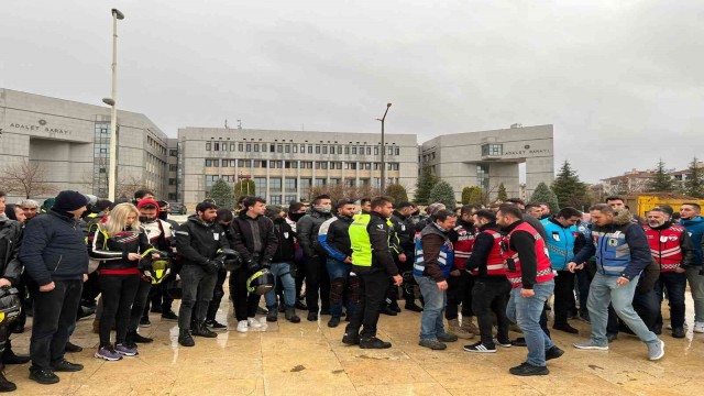 300 motorcu cinayet gibi kazada ölen kurye için Denizli’de buluştu