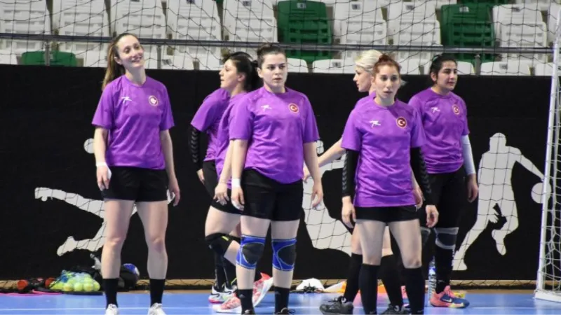 A Milli Kadın Hentbol Takımı, Giresun'da medya ile buluştu