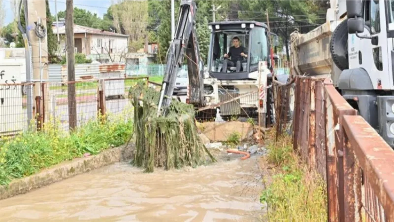 Manisa’ya dakikada 1,2 kilogram yağış düştü!