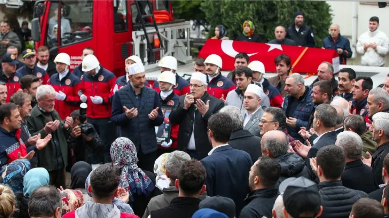 Sakarya'da şehit itfaiye eri dualarla uğurlandı