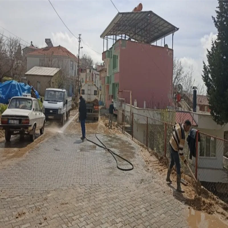 Adıyaman'da selin izlerini İzmit temizliyor