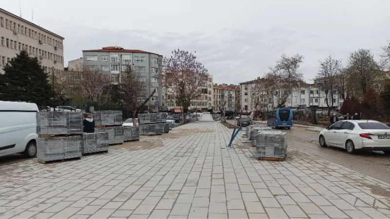 Edirne Keşan'da Cumhuriyet Meydanı depoya dönüştü!