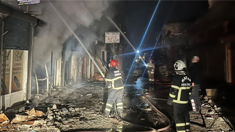 Hatay'daki yangını söndüren 3 ilin ekibi birlikte sahur yaptılar