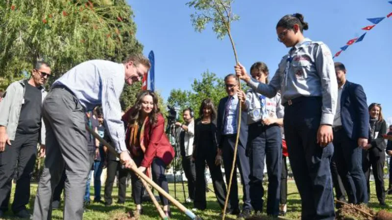 'Gezegen için' fidan diktiler