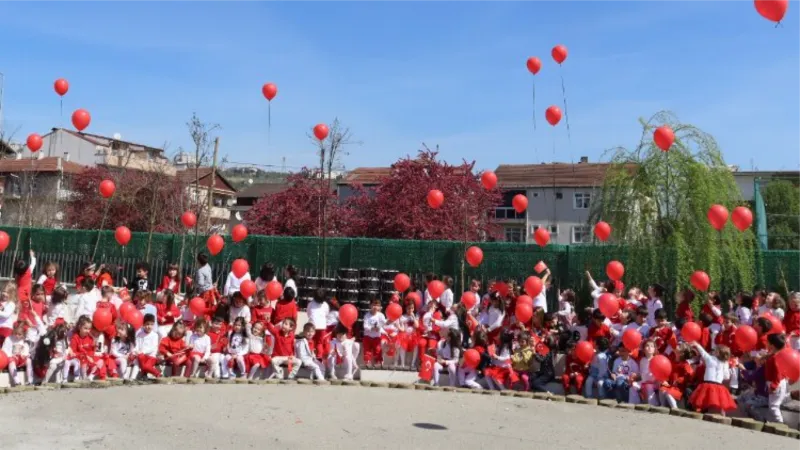 İzmit'te erken 23 Nisan coşkusu yaşandı