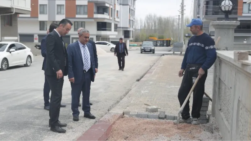 Kütahya'da kaldırım çalışmaları sürüyor