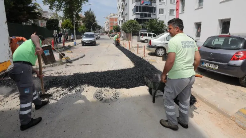 İzmir Narlıdere'de asfalt mesaisi