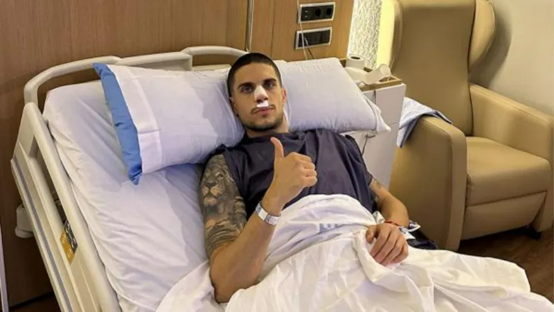 Trabzonsporlu Bartra, İspanya'da ameliyat oldu