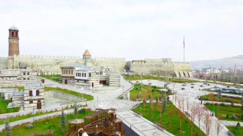Bakan Kurum: Erzurum'da binlerce yıllık medeniyet birikimi ortaya çıktı