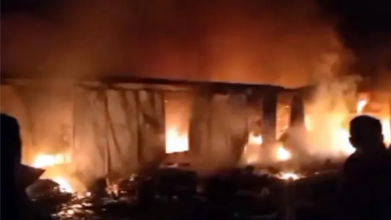 Kastamonu'da inşaat işçilerinin kaldığı prefabrik evler yandı