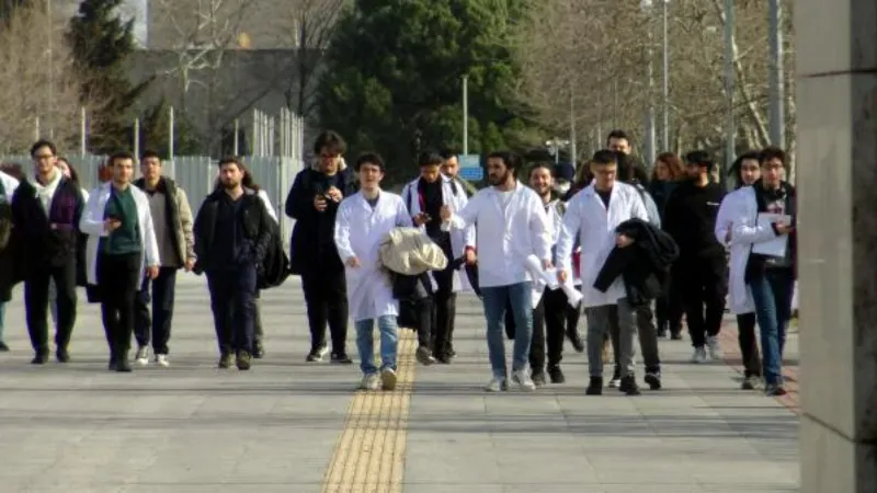 Cerrahpaşa Veteriner Fakültesi öğrencileri bugün de eylem yaptı