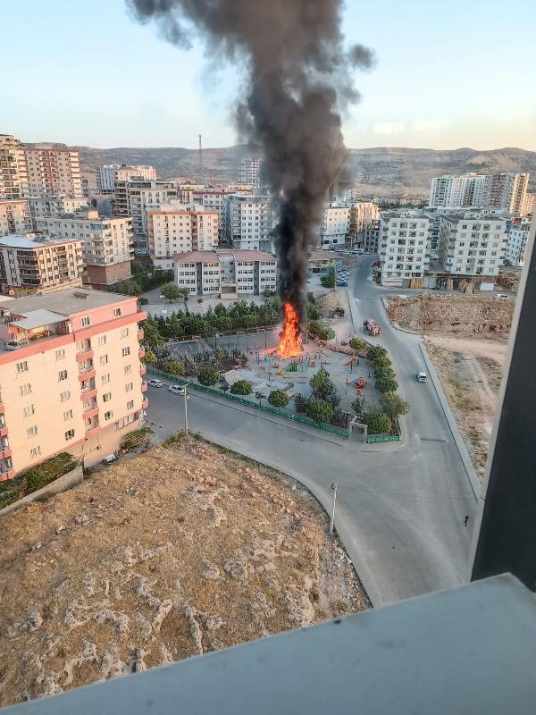 Mardin'de çocuk parkındaki oyuncaklar yakıldı; 2 gözaltı