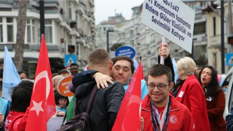 Samsun'da down sendromlu bireylerden 'farkındalık' yürüyüşü