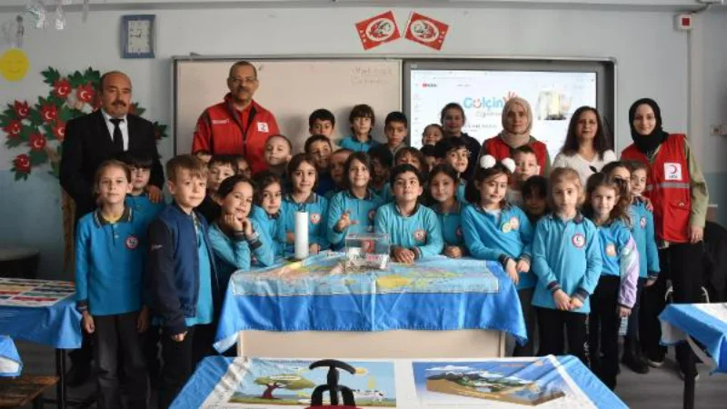 İlkokul öğrencilerinden depremzedeler için 'Sanki Yedim Sanki İçtim' projesi