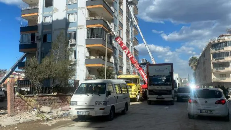 Osmaniye'de depremzedeler, hasarlı evleri boşaltıyor