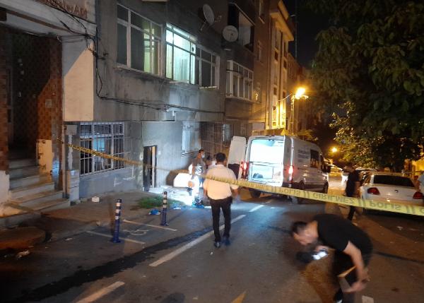 Gaziosmanpaşa'da ağır kokular gelen binada erkek cesedi bulundu 