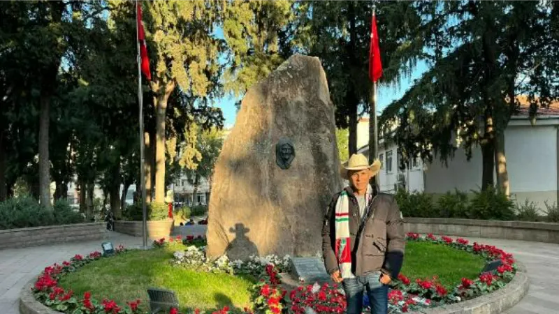 Meksikalı ressam deprem bölgesinde yardım çalışmalarına katıldı, felaketi duvara resmedecek