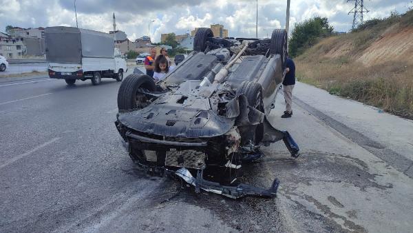 Arnavutköy’de iki otomobil çarpıştı: 3 yaralı