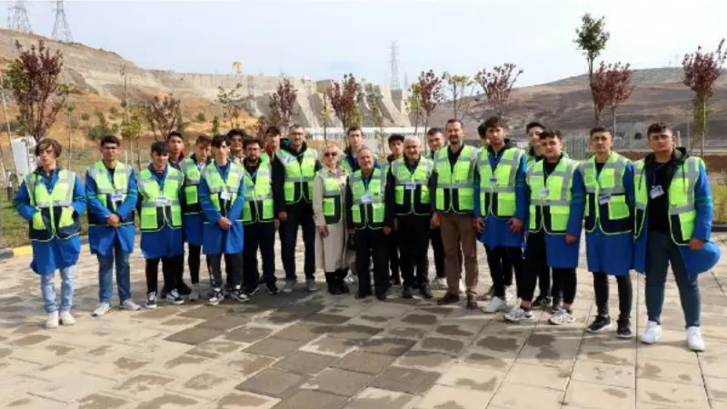 Öğrenciler elektriğin üretimine yerinde tanıklık etti 