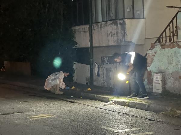 Ataşehir'de kaldırımdakilere yoldaki araçtan ateş açıldı, 3 yaralı